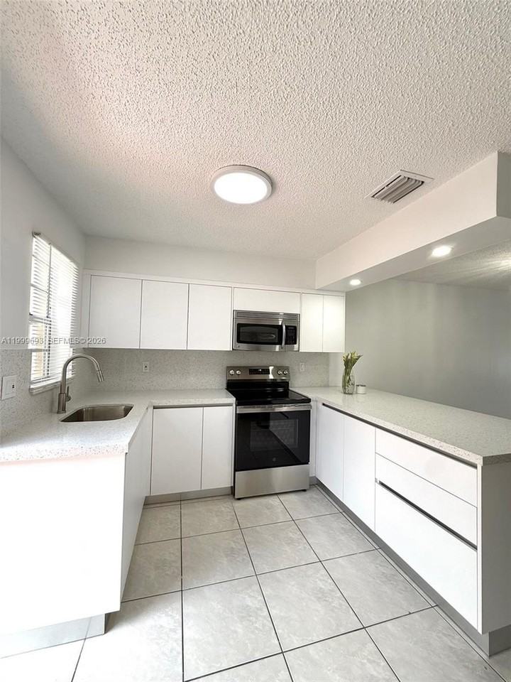 1460 W 41st St #1460 - Photo 2 of 50