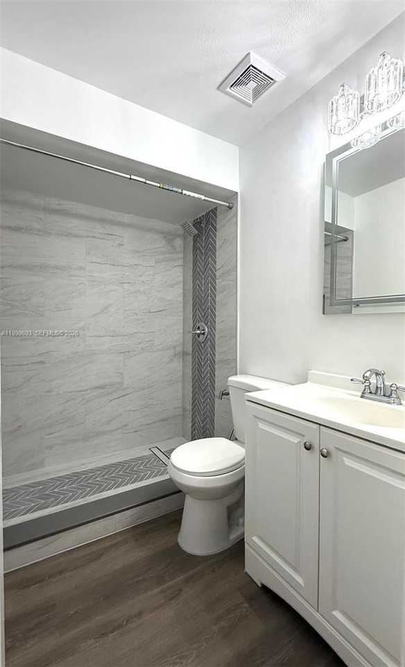 1460 W 41st St #1460 - Photo 4 of 50