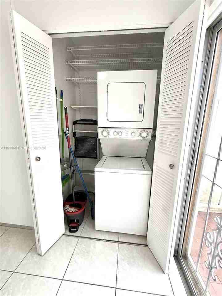 1460 W 41st St #1460 - Photo 7 of 50