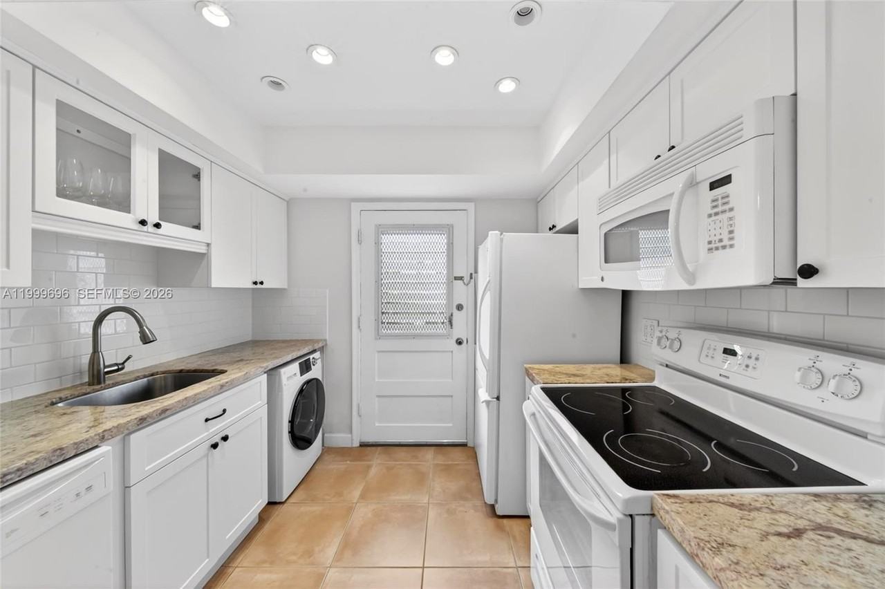 6815 Edgewater Dr #108 - Photo 3 of 31