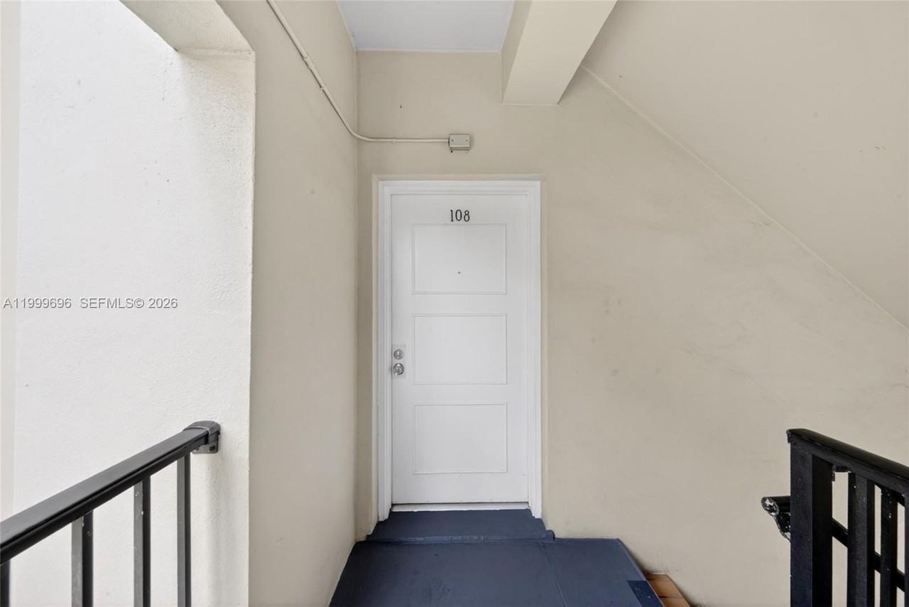 6815 Edgewater Dr #108 - Photo 4 of 31