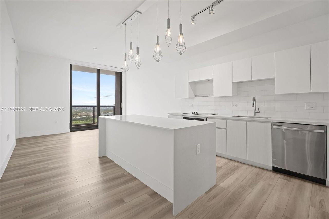 101 Diplomat Pkwy #2505