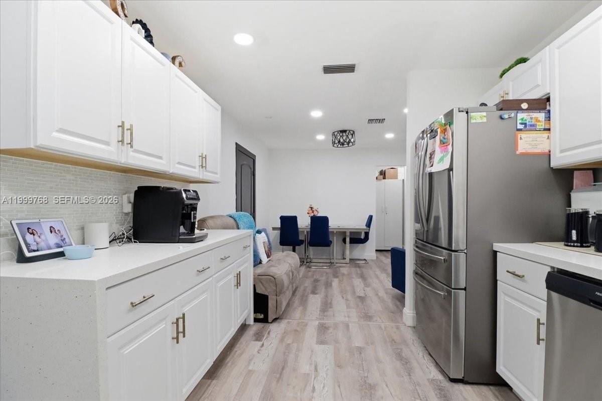 7551 Polk St - Photo 4 of 39