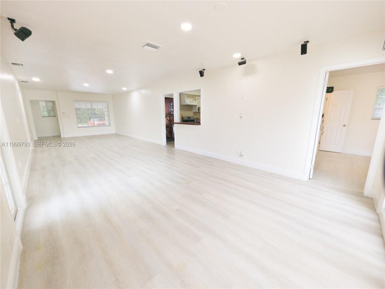 5781 Sw 25th St - Photo 5 of 17