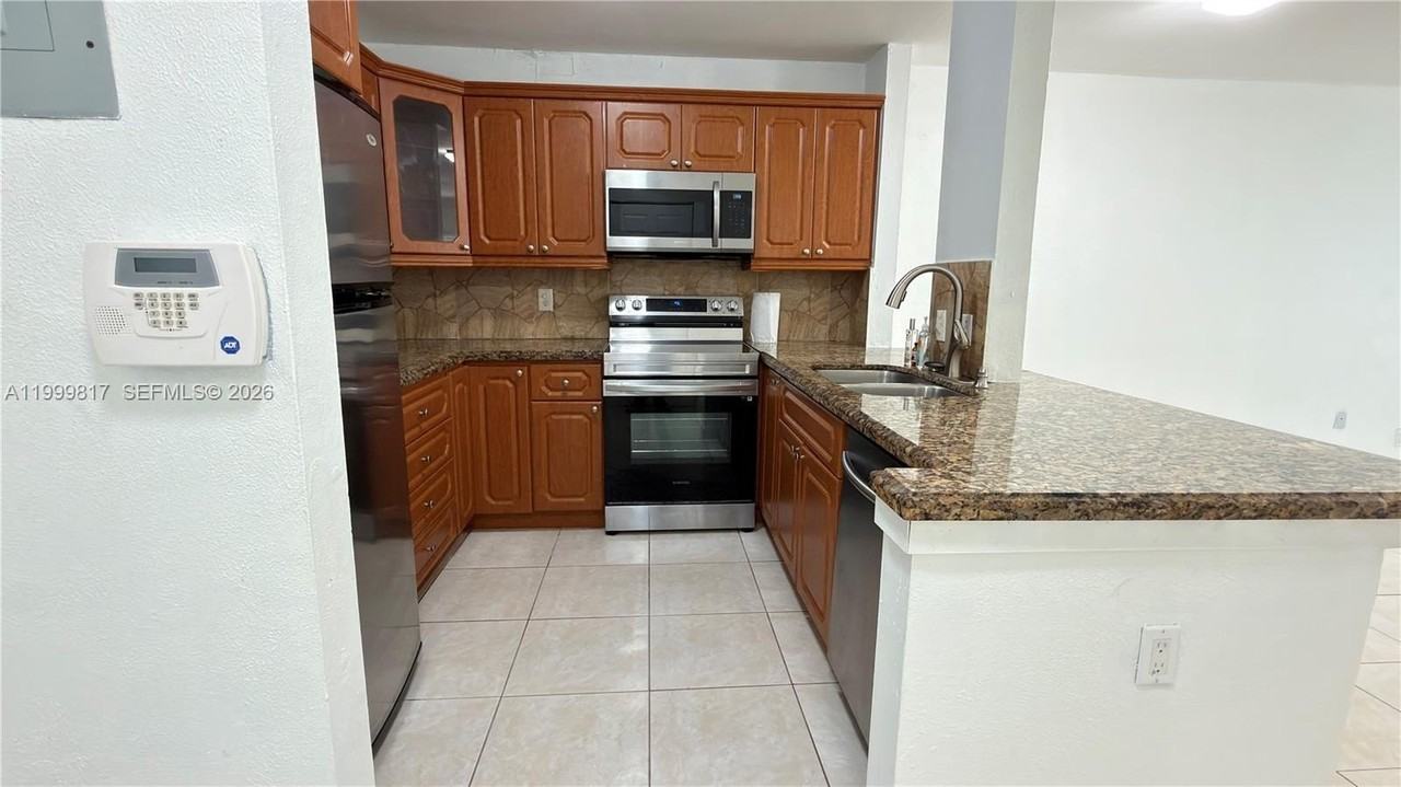 403 Sw 148th Ave #3B - Photo 2 of 39