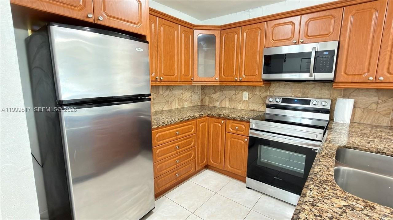 403 Sw 148th Ave #3B - Photo 3 of 39