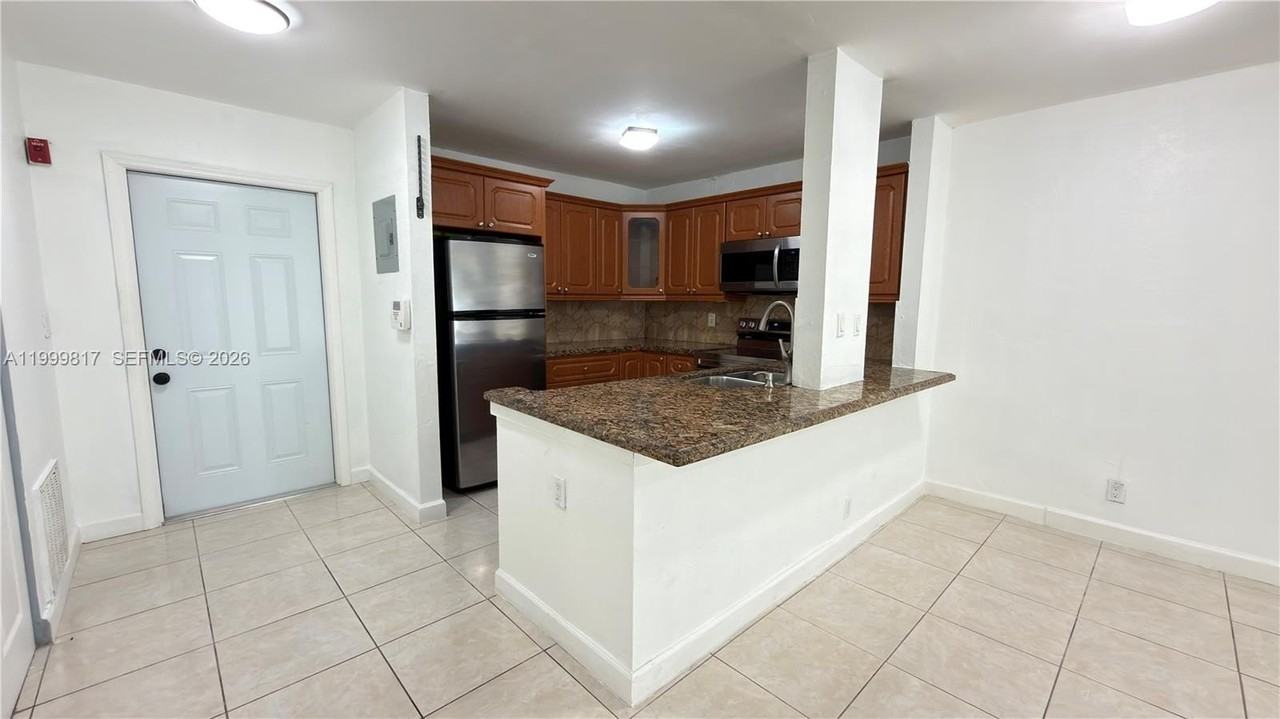 403 Sw 148th Ave #3B - Photo 6 of 39