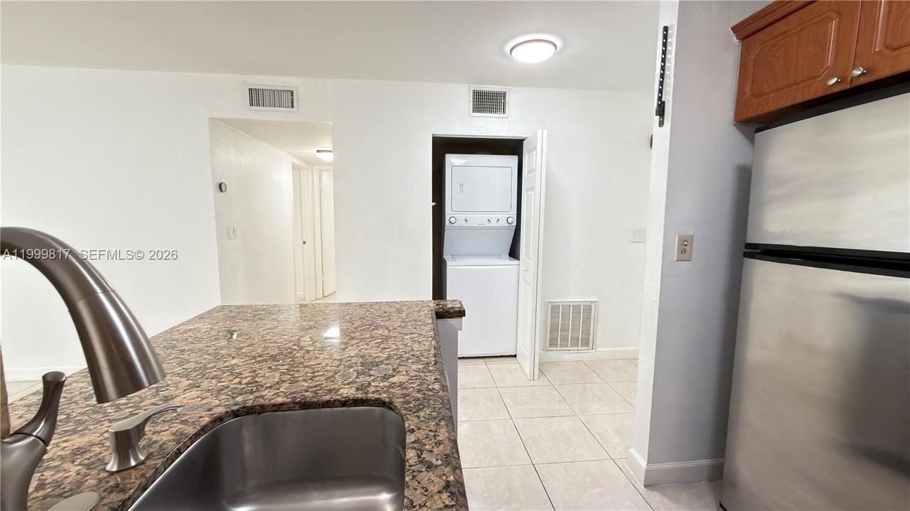 403 Sw 148th Ave #3B - Photo 7 of 39