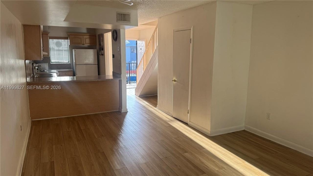 2319 W 60th St #D203 - Photo 3 of 15