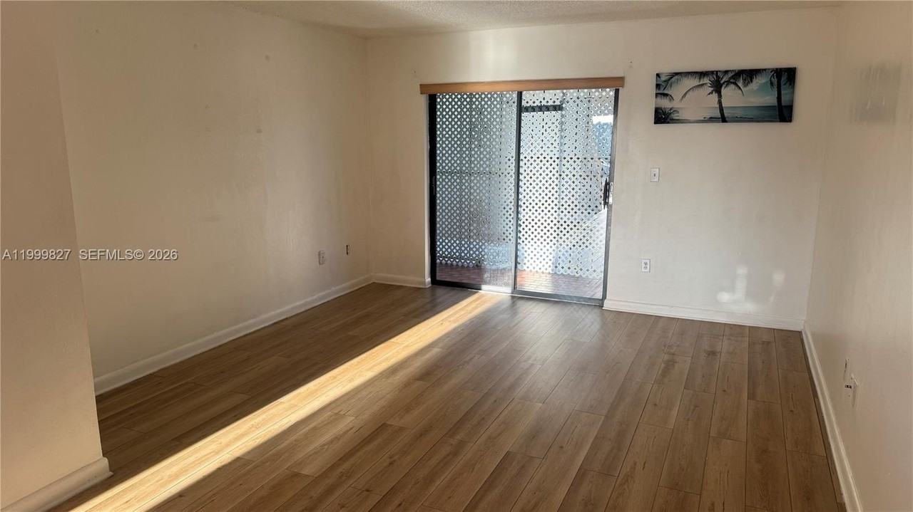 2319 W 60th St #D203 - Photo 4 of 15