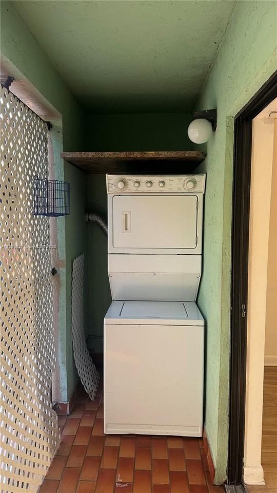 2319 W 60th St #D203 - Photo 6 of 15