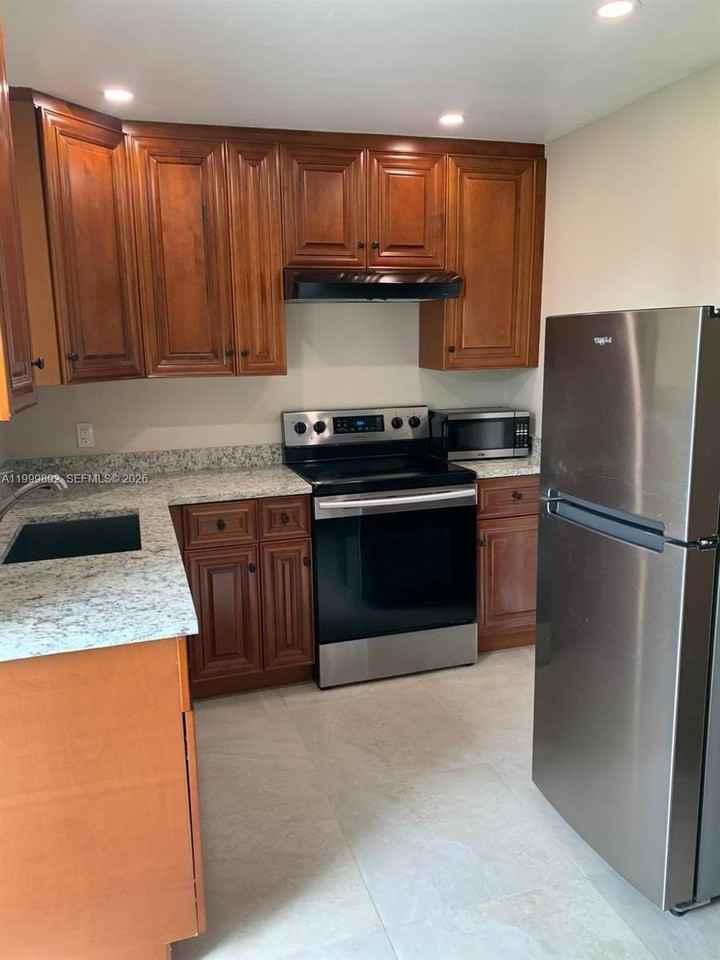 19121 Ne Miami Ct #2 - Photo 2 of 6