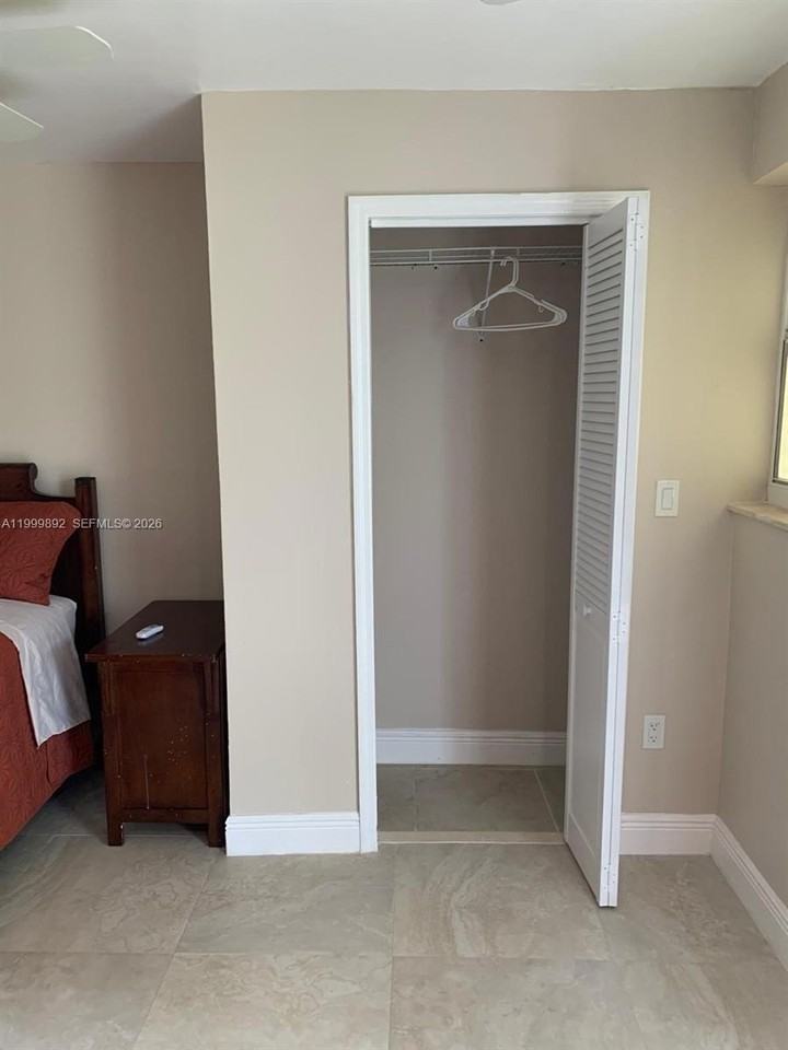 19121 Ne Miami Ct #2 - Photo 5 of 6