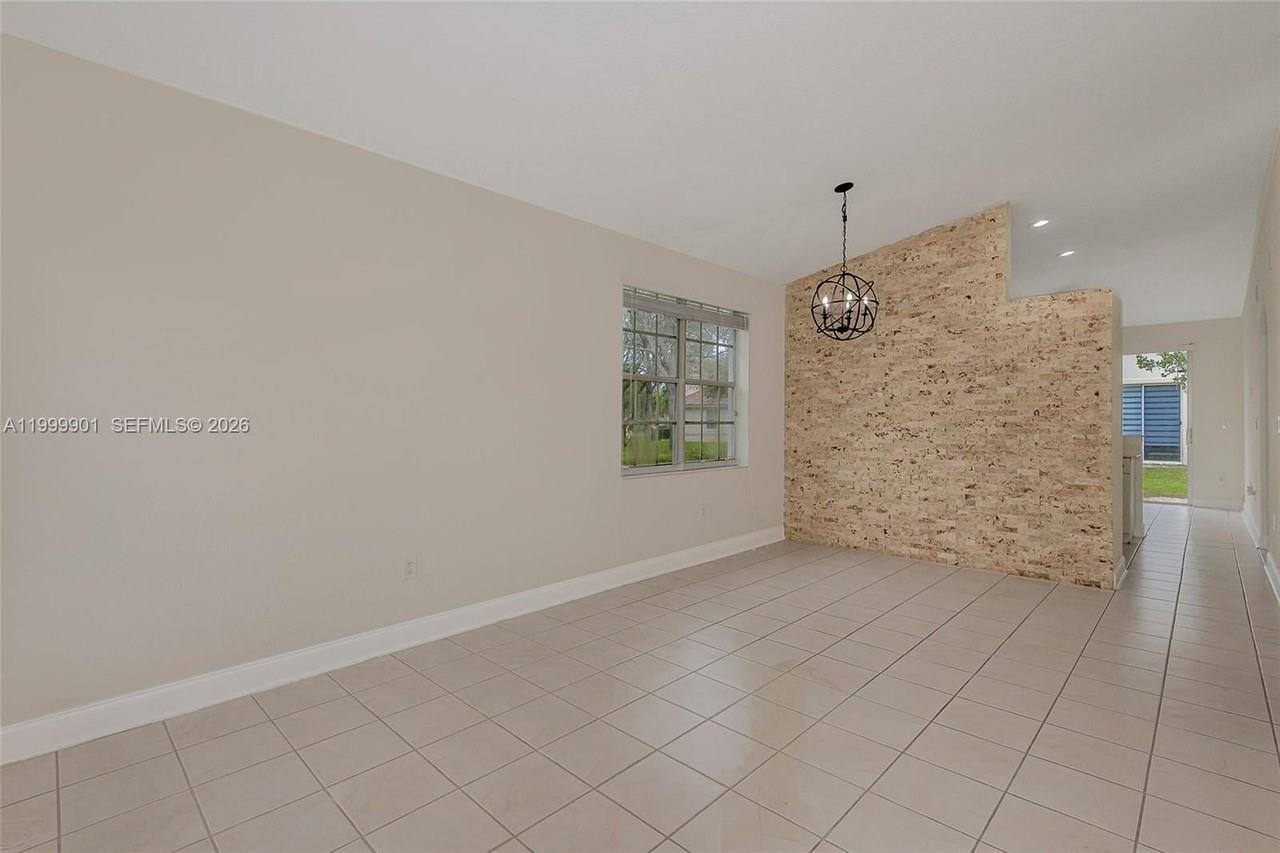18823 Sw 28th St - Photo 7 of 35