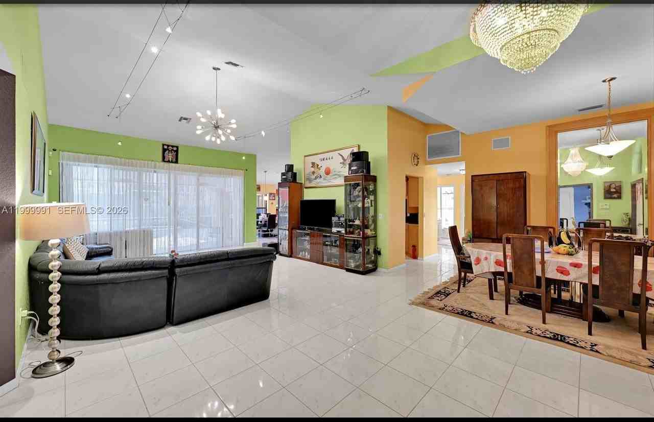 5200 Nw 67th Ave - Photo 4 of 23