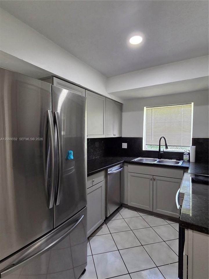 400 Ne 142nd St - Photo 2 of 16