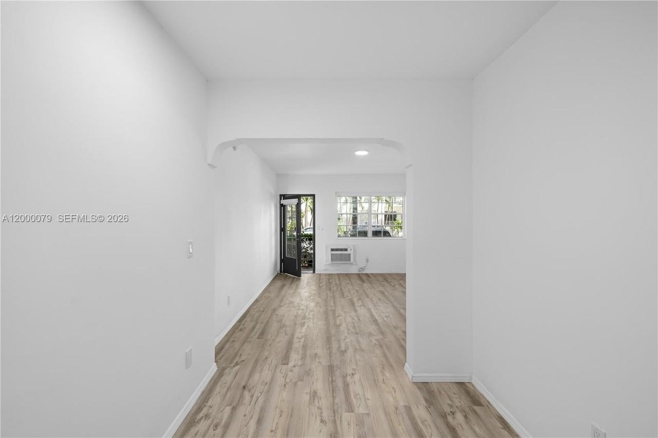 717 Espanola Way #110 - Photo 5 of 23