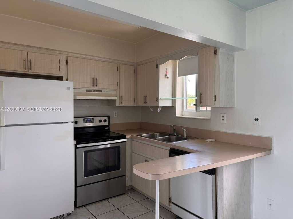 2210 Taylor St #305 - Photo 7 of 7