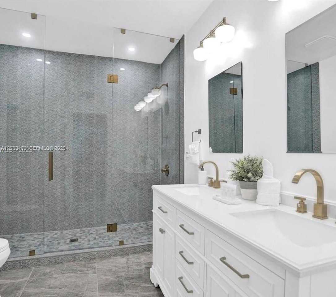 2501 Ne 181st St #0 - Photo 3 of 10