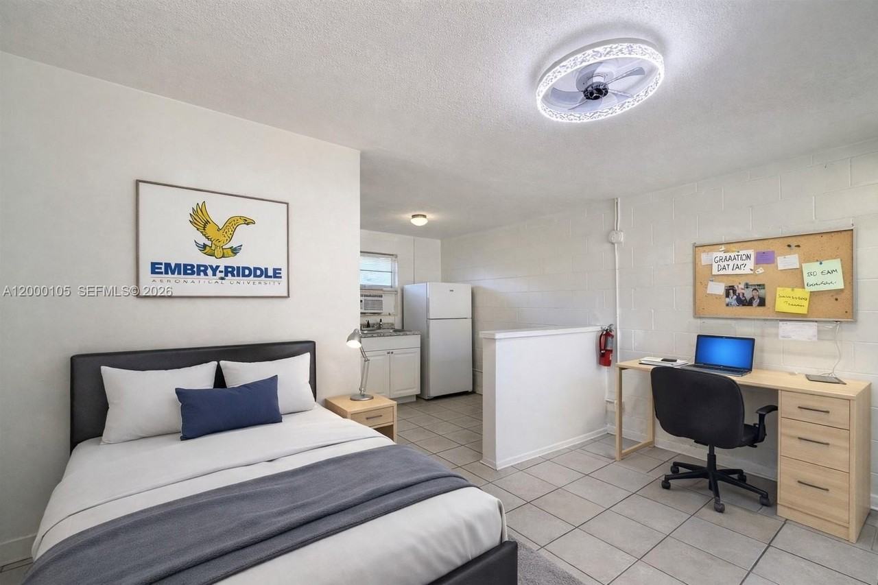 319 Country Club Oval #3