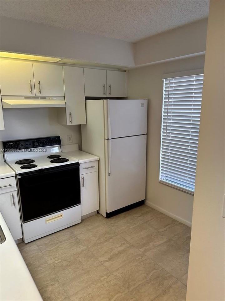 800 Sw 137th Ave #404G - Photo 5 of 10