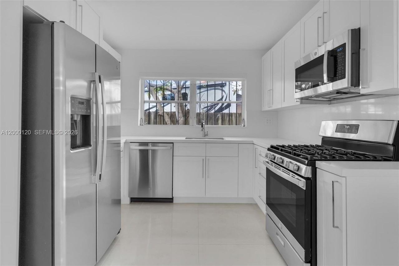 13011 Sw 80th St - Photo 5 of 26