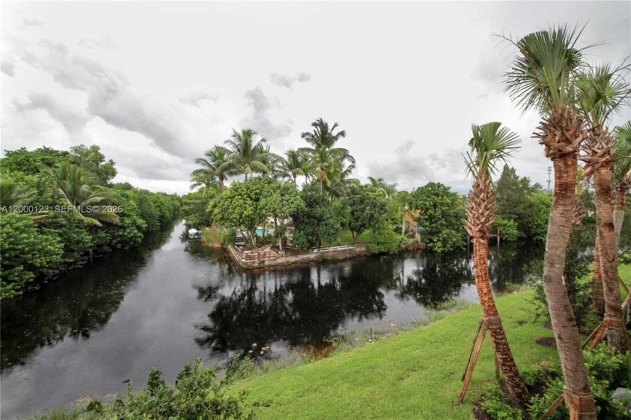 106 Sw 127th Ter #106 - Photo 4 of 21