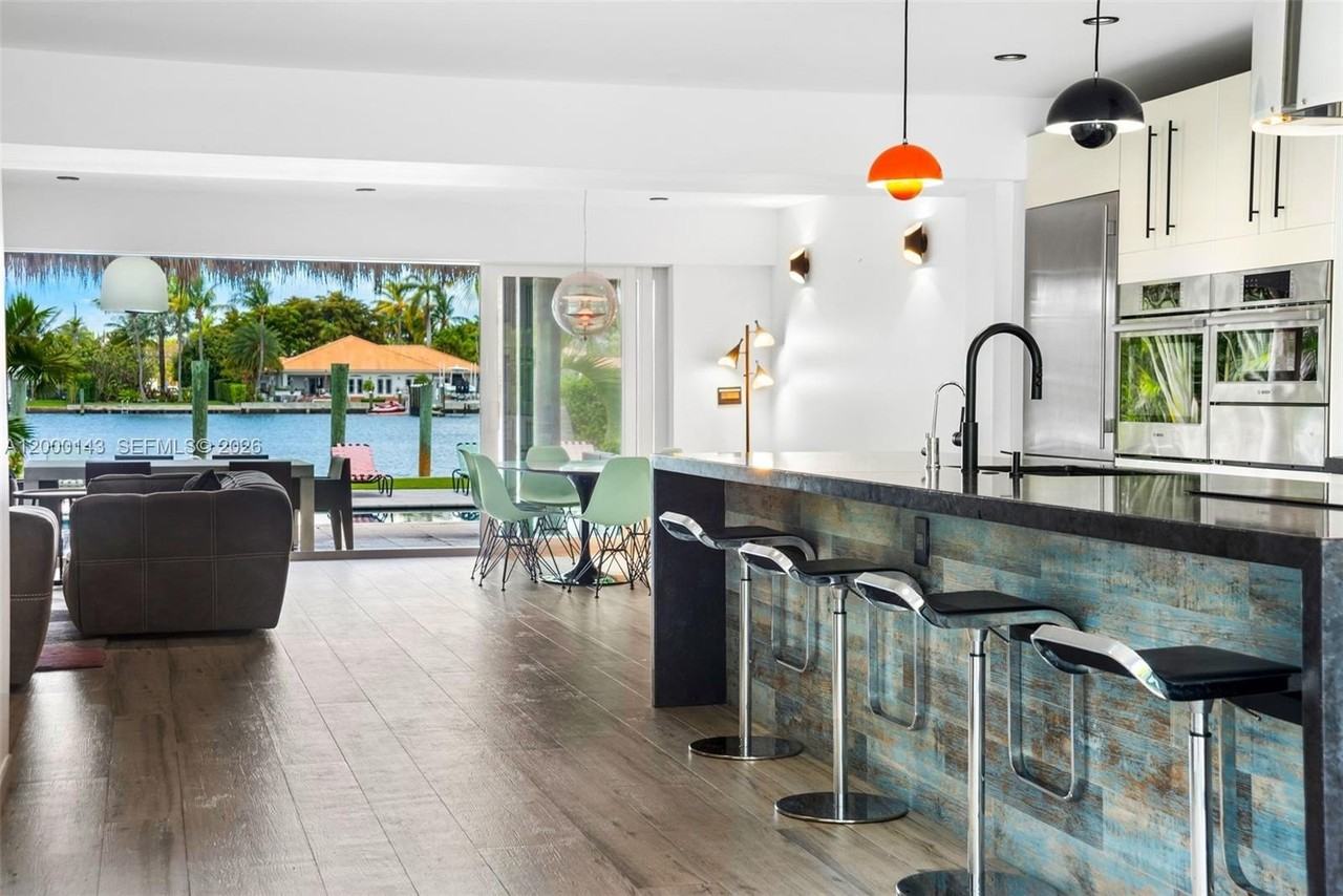 741 86th St - Photo 5 of 46