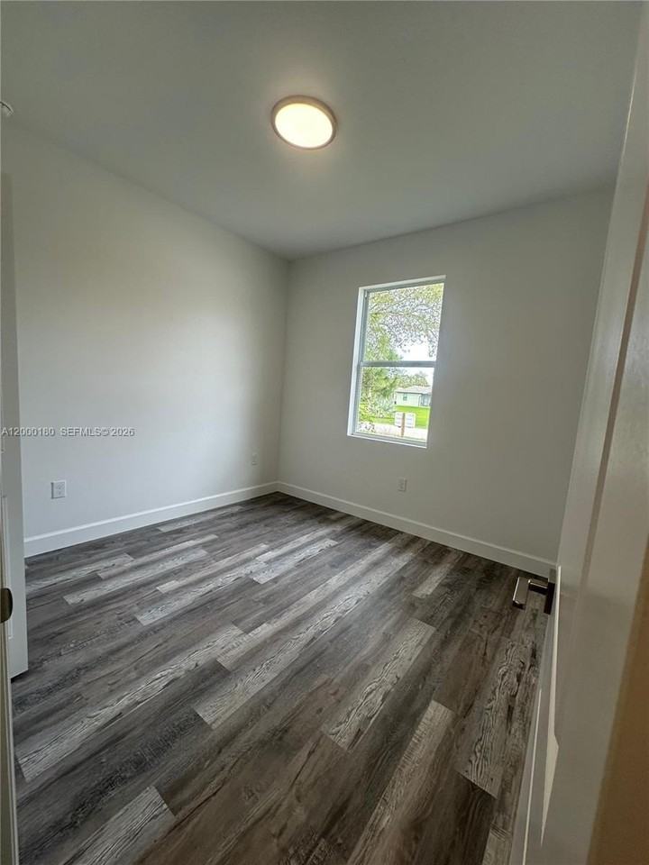 10047 Amicola St #0 - Photo 7 of 18