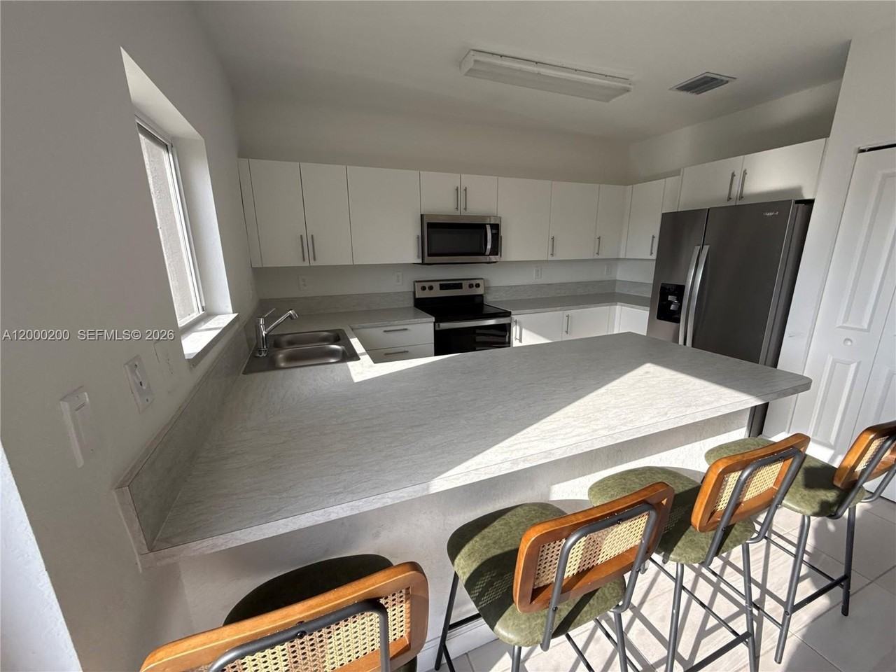 412 Nw 12th Pl - Photo 5 of 34