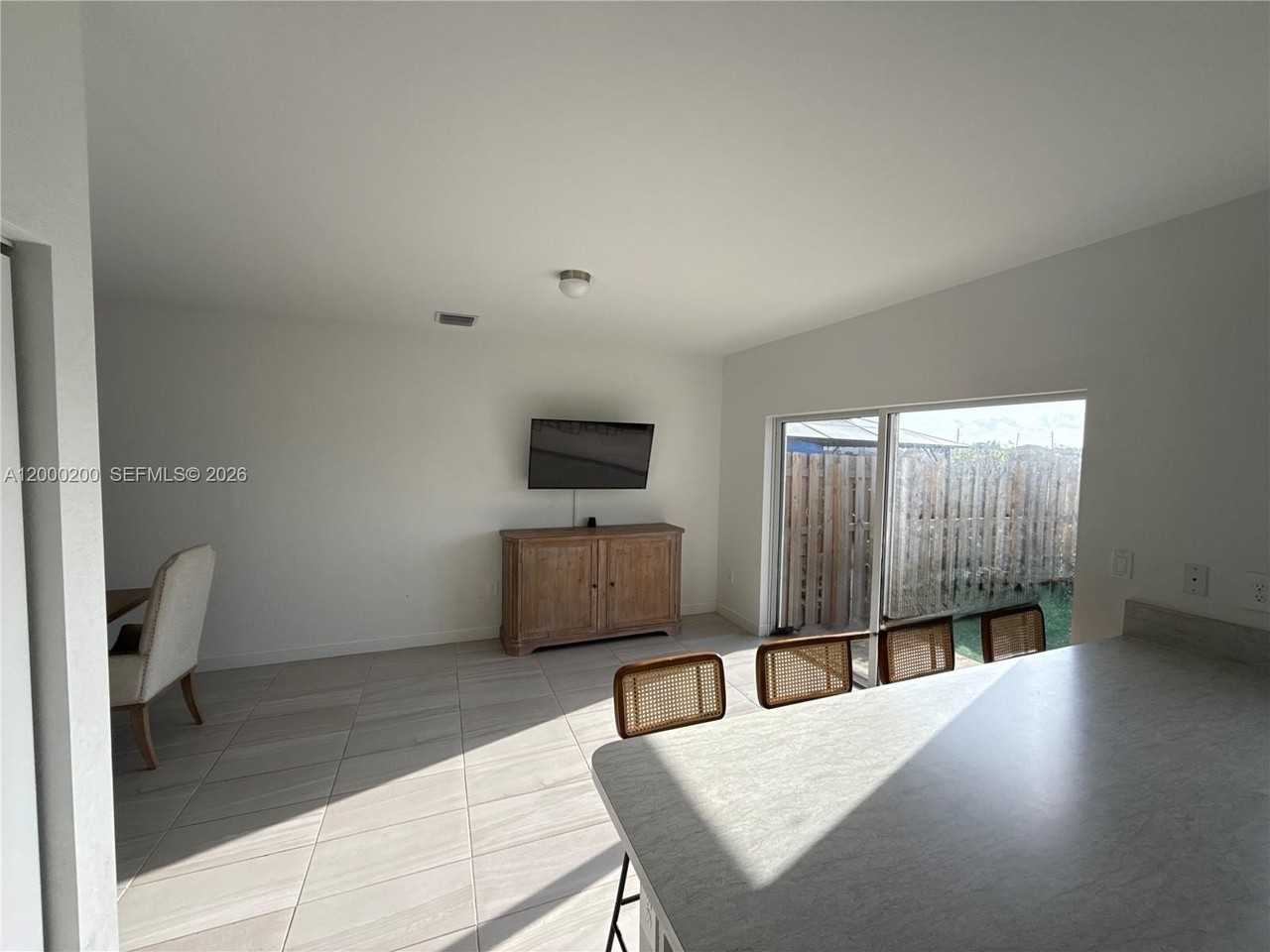 412 Nw 12th Pl - Photo 6 of 34
