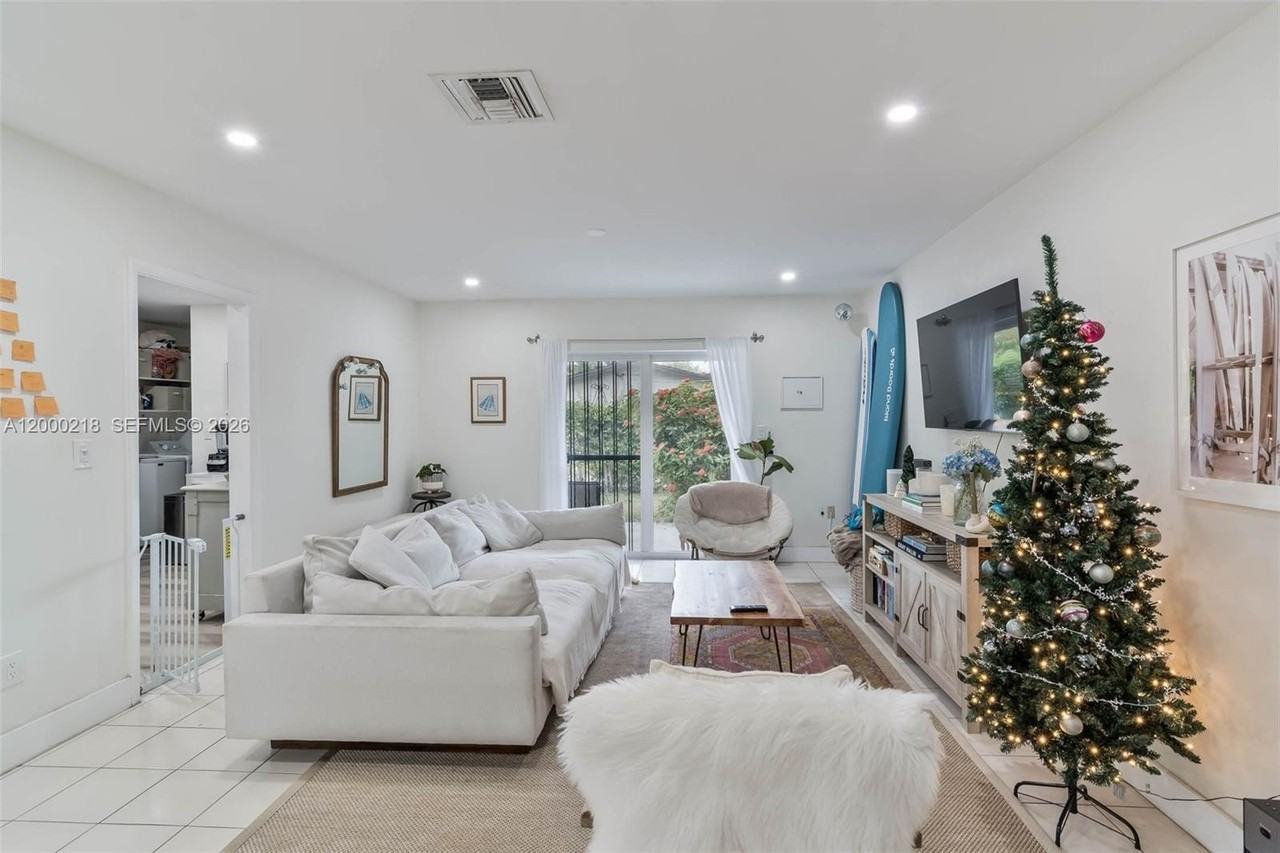 970 Benevento Ave #970 - Photo 2 of 20