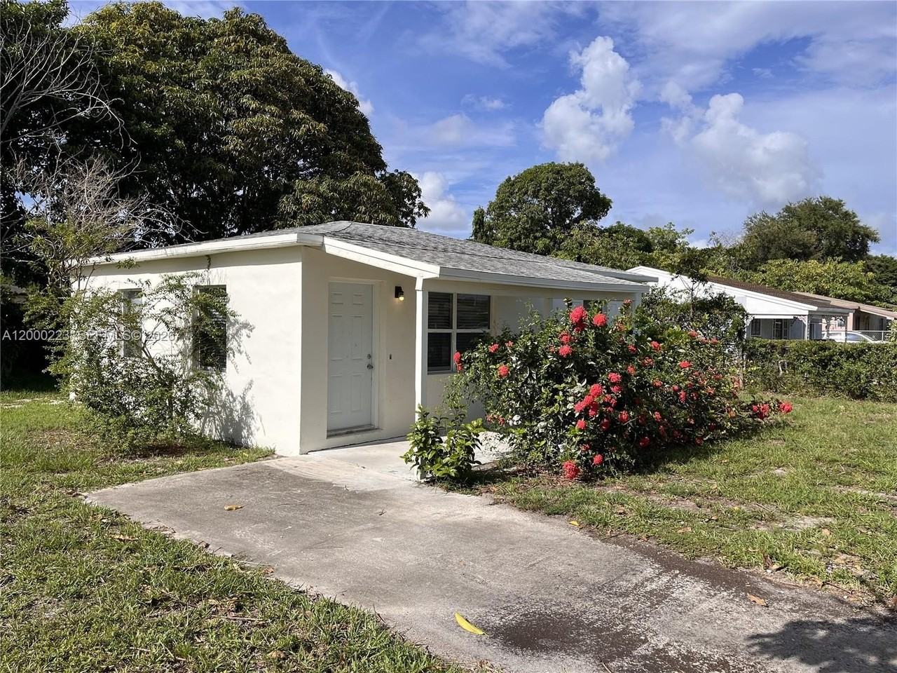 2481 Nw 154th St - Photo 3 of 10