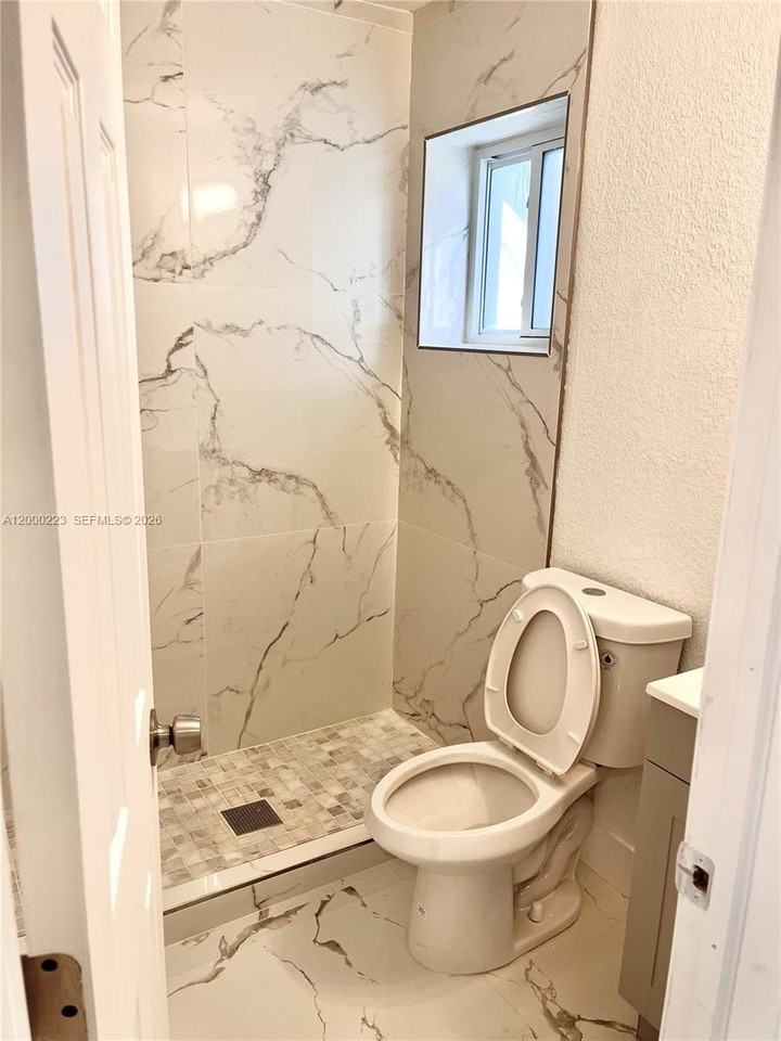 2481 Nw 154th St - Photo 6 of 10