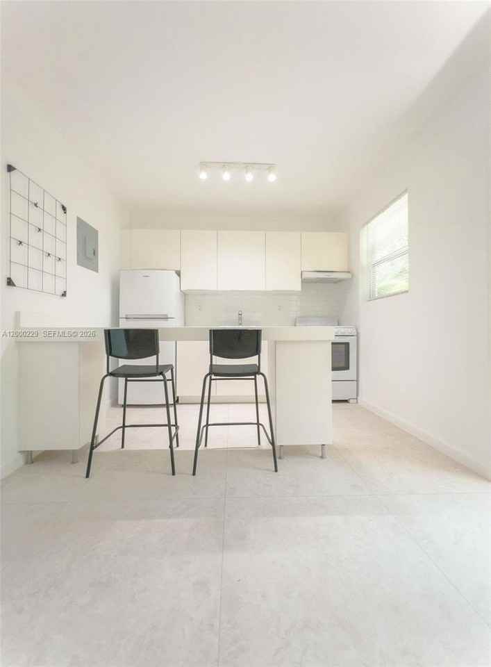 3676 Oak Ave #7 - Photo 3 of 19