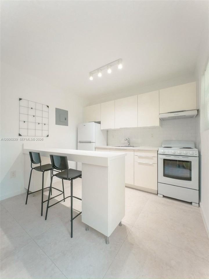 3676 Oak Ave #7 - Photo 5 of 19