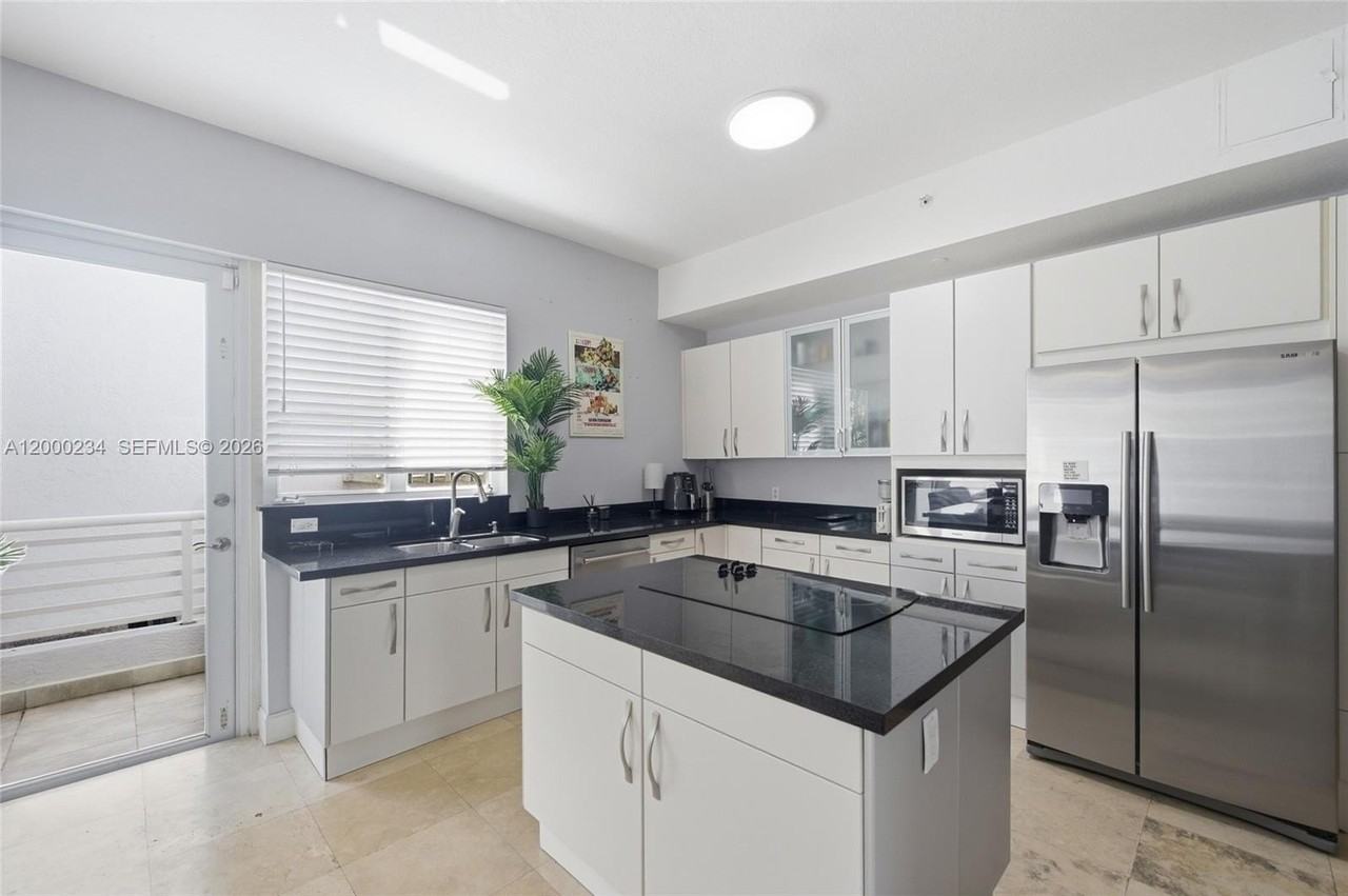 832 N Victoria Park Rd #832 - Photo 6 of 39