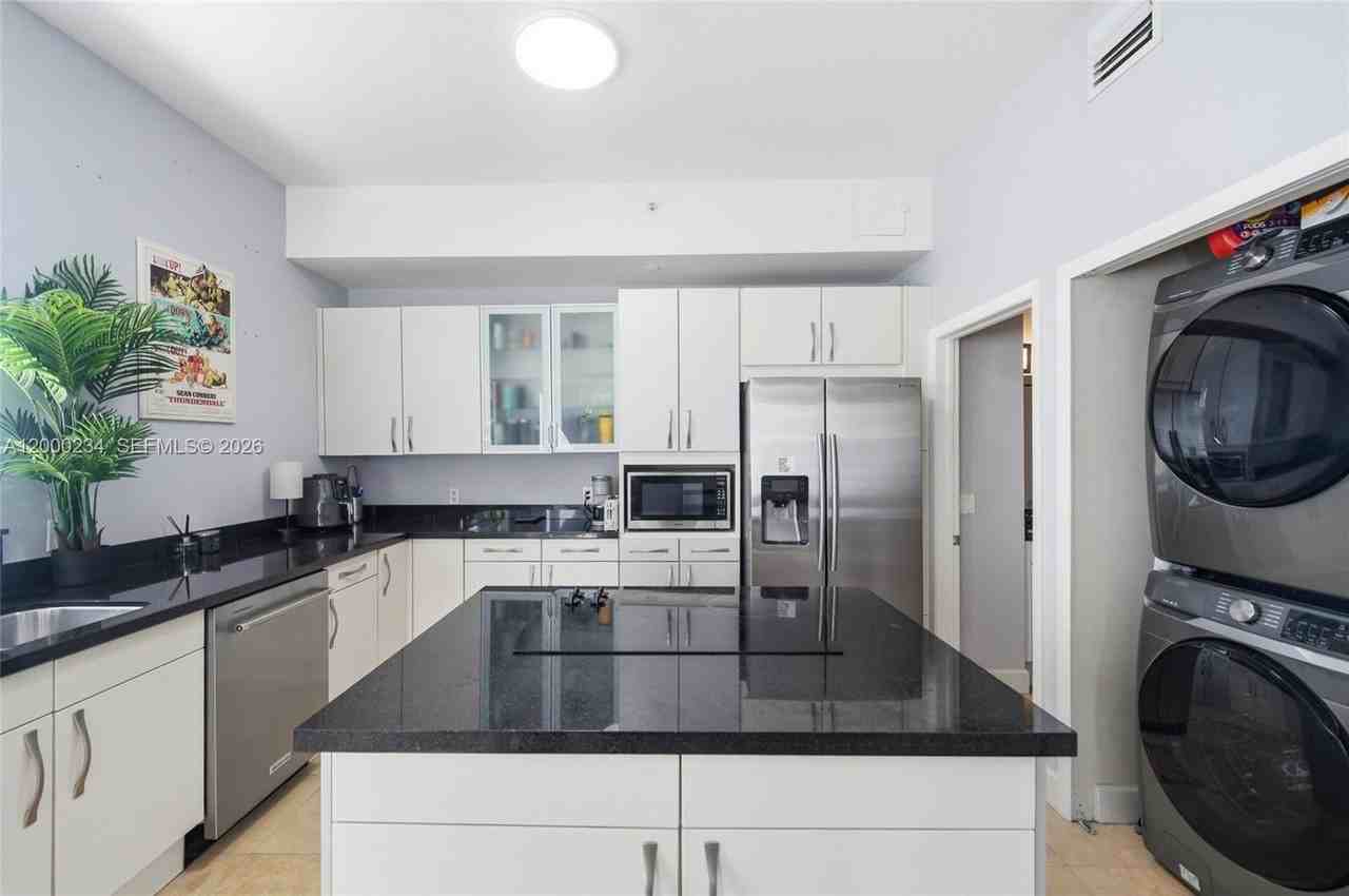 832 N Victoria Park Rd #832 - Photo 7 of 39