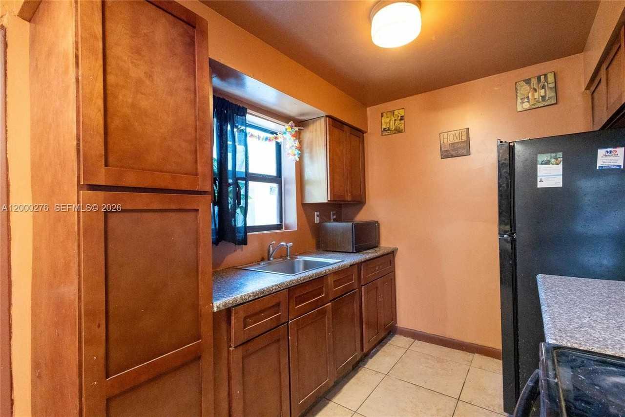 3551 Sw 1st St - Photo 4 of 7