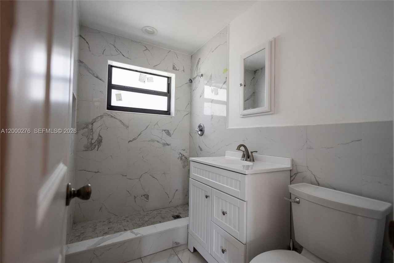 3551 Sw 1st St - Photo 5 of 7