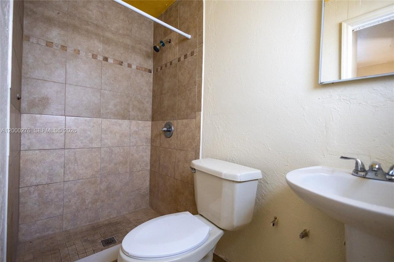 3551 Sw 1st St - Photo 6 of 7