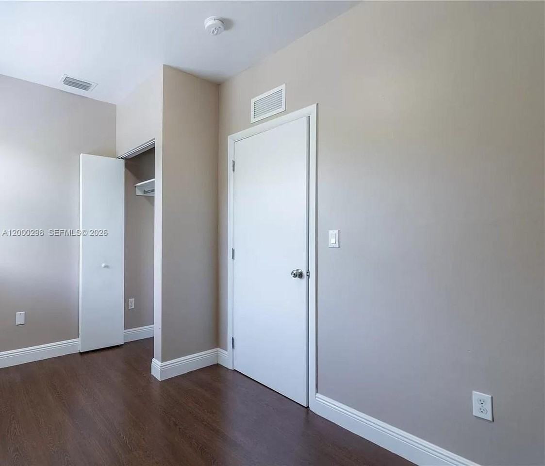 5416 Ne 1st Ct #5 - Photo 5 of 9