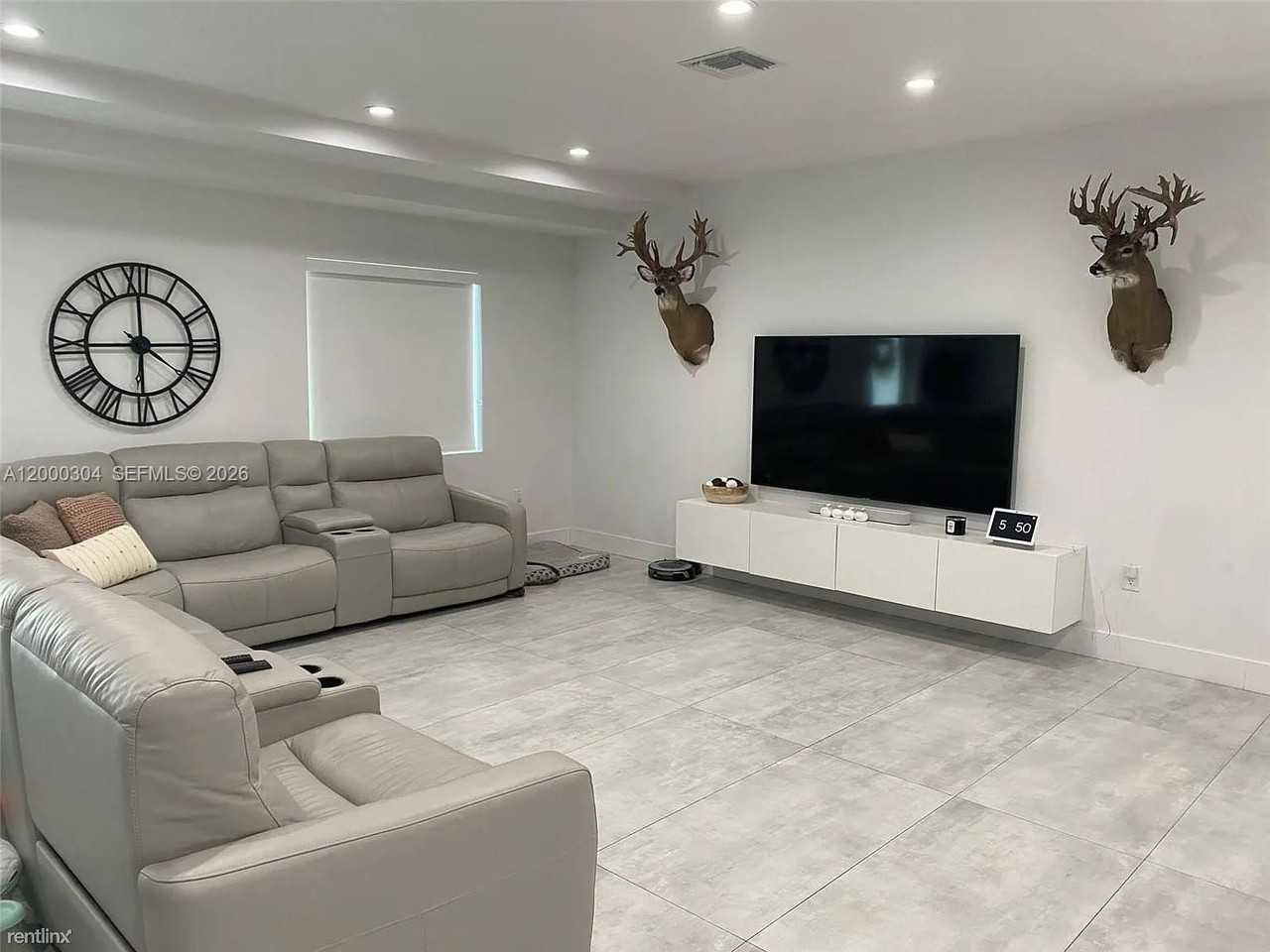 1935 Sw 24th Ter - Photo 2 of 7