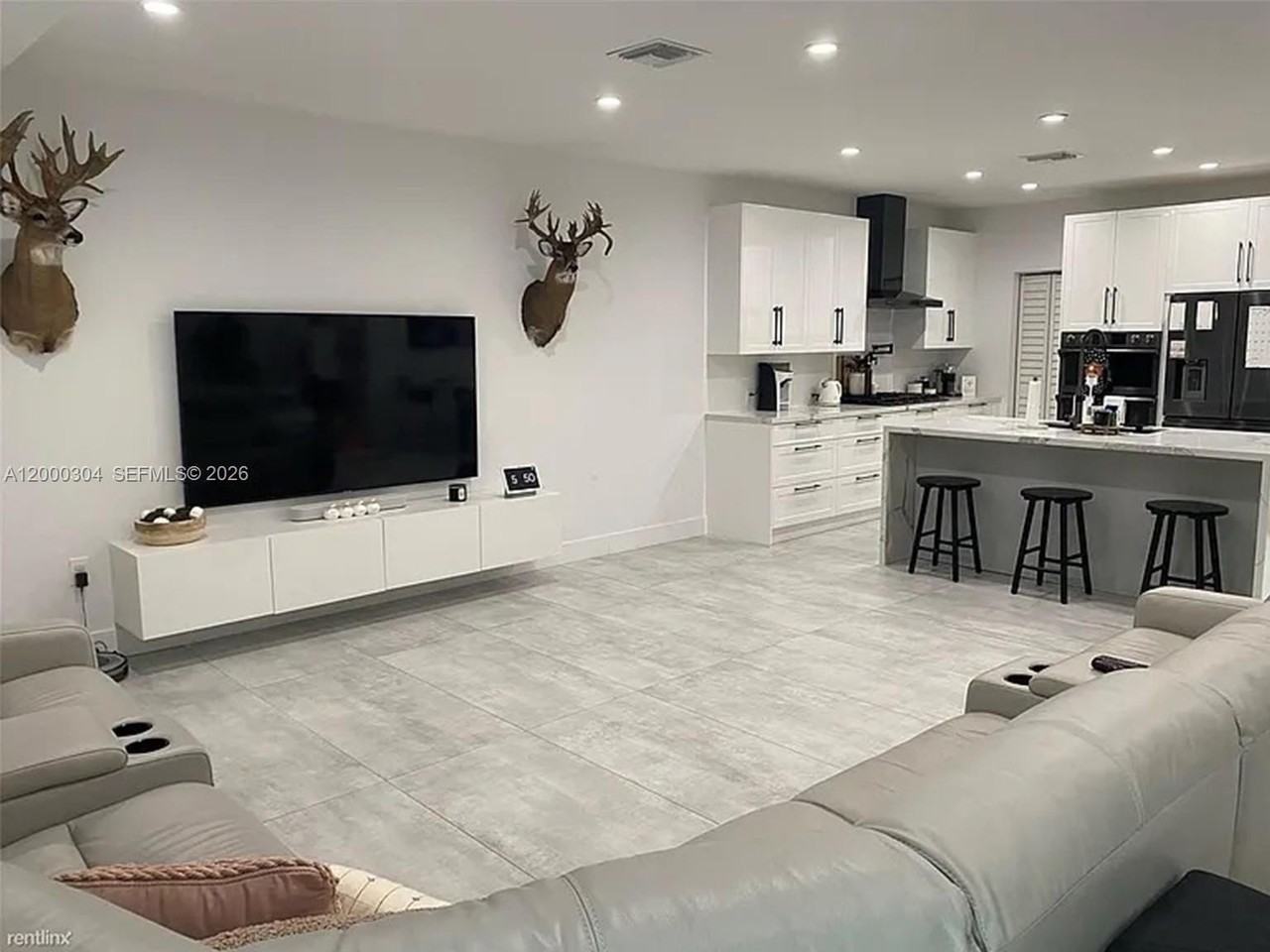 1935 Sw 24th Ter - Photo 3 of 7