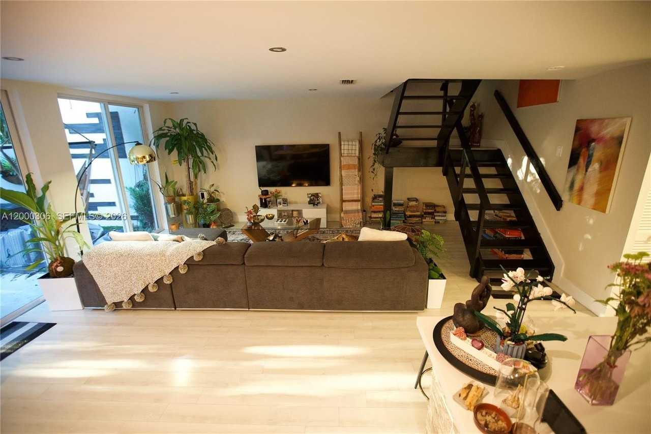 4432 Nw 98th Ave - Photo 2 of 12