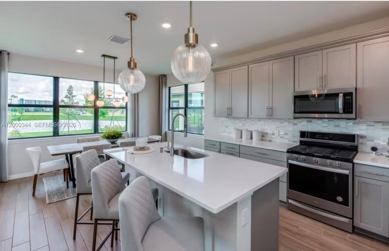 2485 Primrose Pl #ALL - Photo 3 of 15