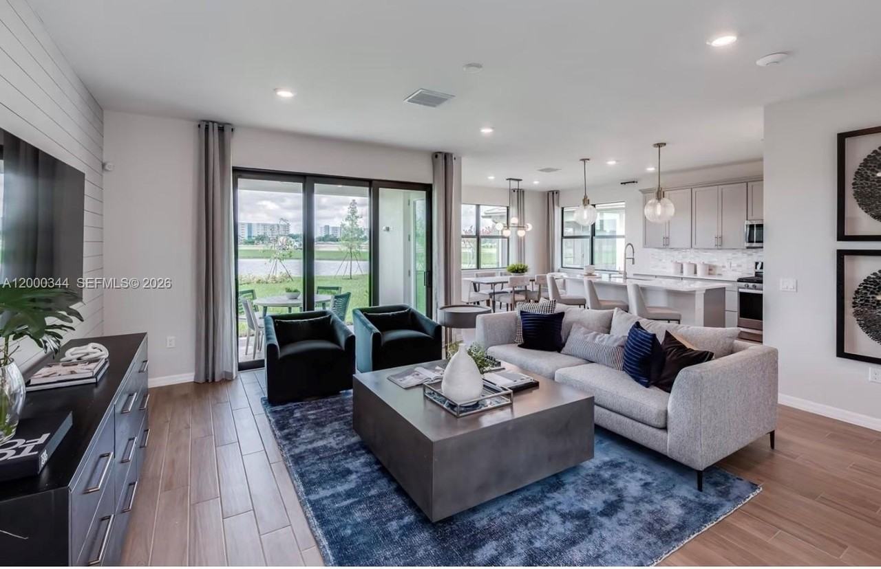 2485 Primrose Pl #ALL - Photo 4 of 15