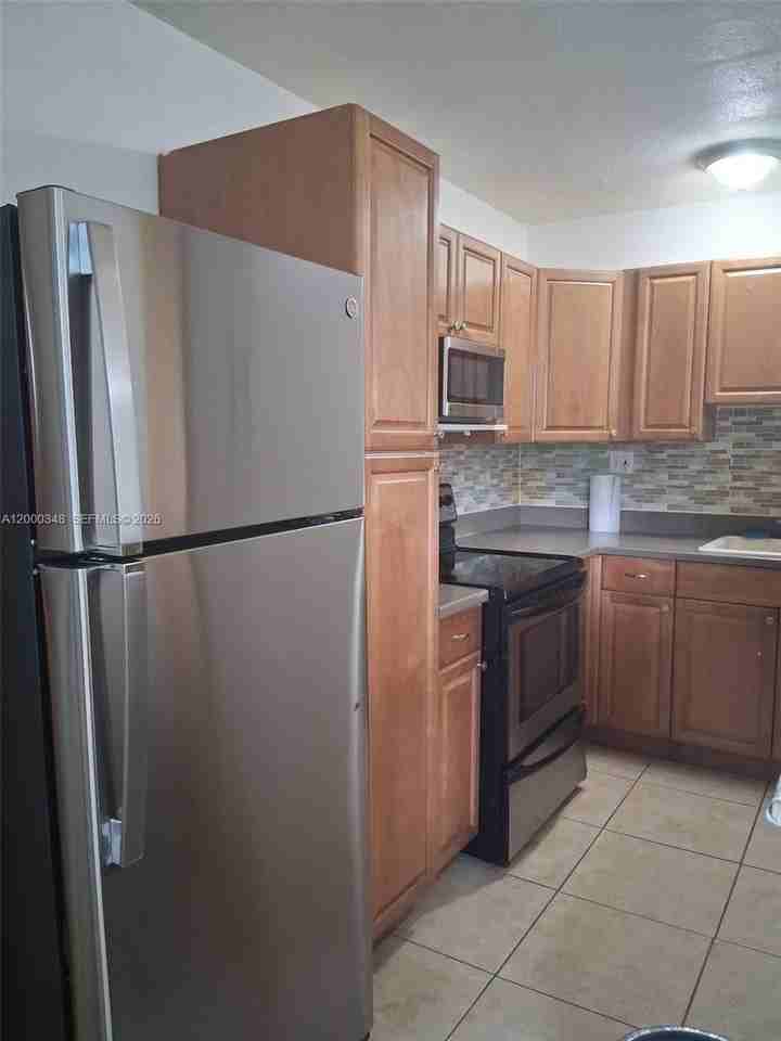 4444 Sw 67th Ave #6 - Photo 3 of 11