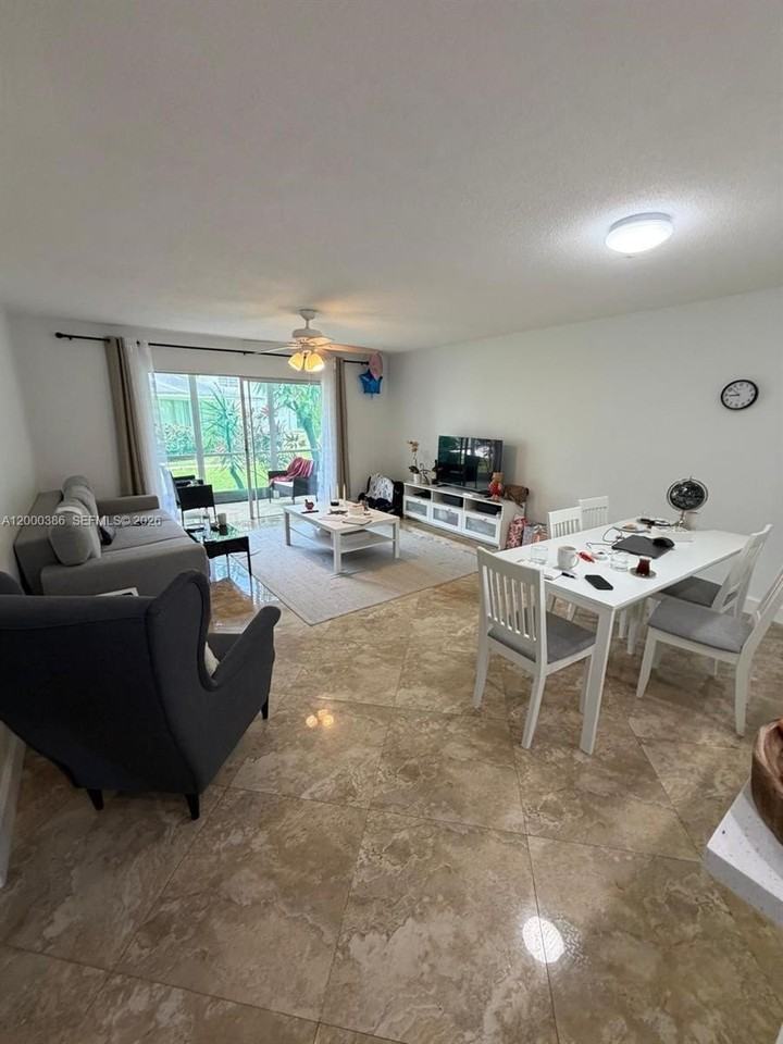 219 Ne 14th Ave #101 - Photo 5 of 29