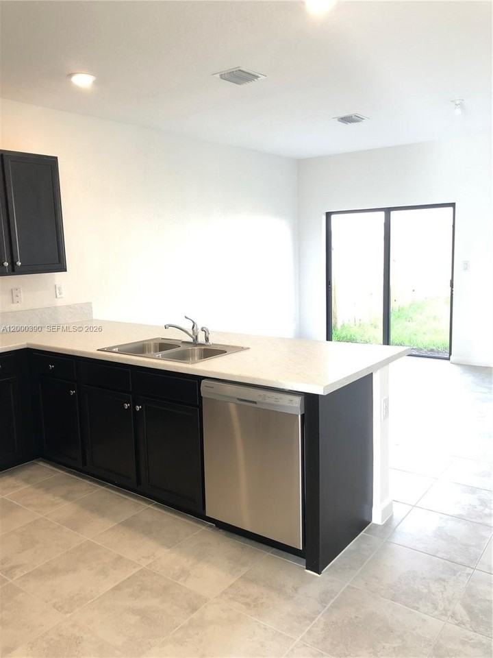 24832 Sw 114th Ave #24832 - Photo 4 of 20